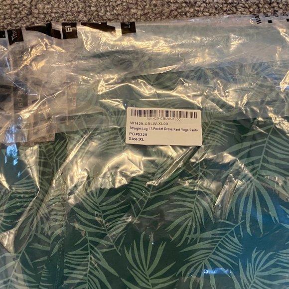 Betabrand | Straight-Leg | 7-Pocket Dress Pant Yoga Pants (Cabana) - Picture 4 of 6